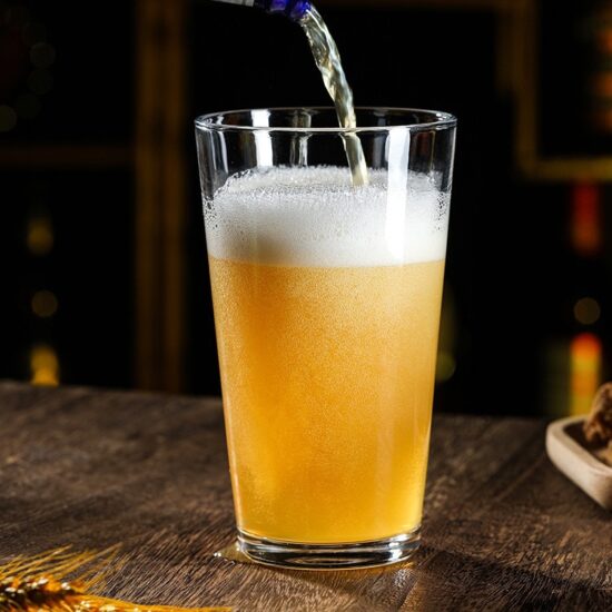 Customizable British American pint beer glasses for juice, tea, and beverages